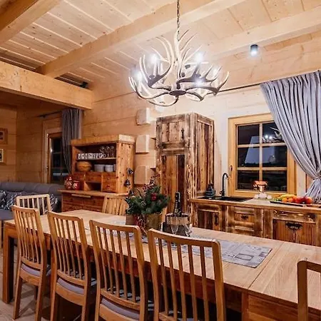 A Large Mountain-style House With A Area Prázdninový dům *