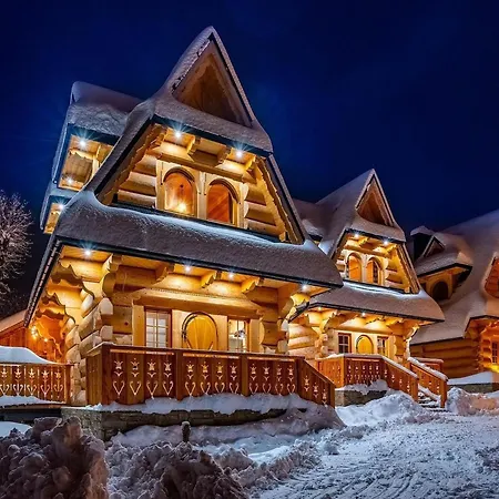 A Large Mountain-style House With A Area Feriehus Murzasichle