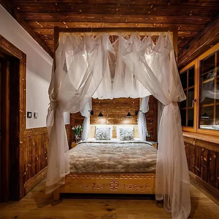A Large Mountain-style House With A Area Feriehus *