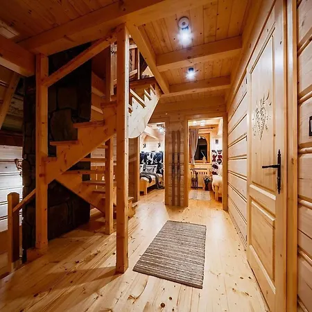 Feriehus A Large Mountain-style House With A Area Murzasichle